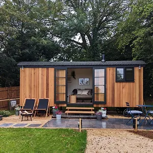 Luxury Shepherd's Hut In Private Orchard W/hot-tub Bristol
