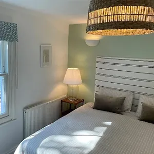 Townhouse With Harbour Views. Sleeps 7 Bristol