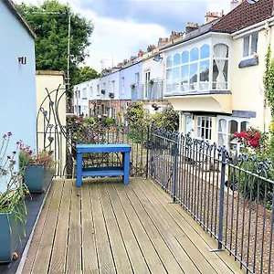 Prime Location! Detached Clifton With Parking Bristol